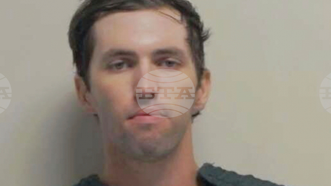 Обвиняемият за убийството на Чарли Кърк се яви за първи път лично в съда, докато съдията обмисля достъпа на медиите