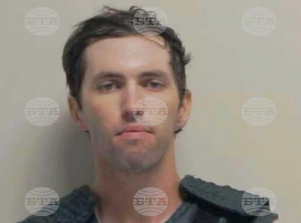 Обвиняемият за убийството на Чарли Кърк се яви за първи път лично в съда, докато съдията обмисля достъпа на медиите