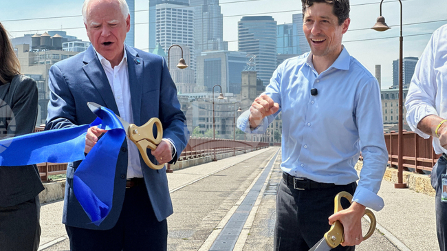 Министерството на правосъдието на САЩ разследва губернатора на щата Минесота Тим Уолз и кмета на Минеаполис Джейкъб Фрай, съобщи "Си Би Ес Нюз"