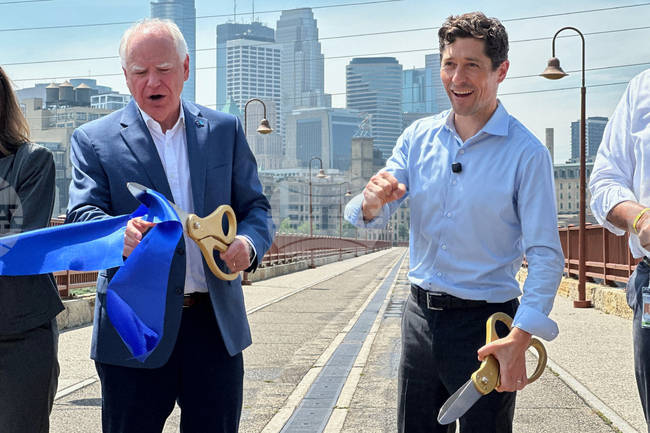 Министерството на правосъдието на САЩ разследва губернатора на щата Минесота Тим Уолз и кмета на Минеаполис Джейкъб Фрай, съобщи "Си Би Ес Нюз"