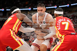 Hawks Bulls Basketball