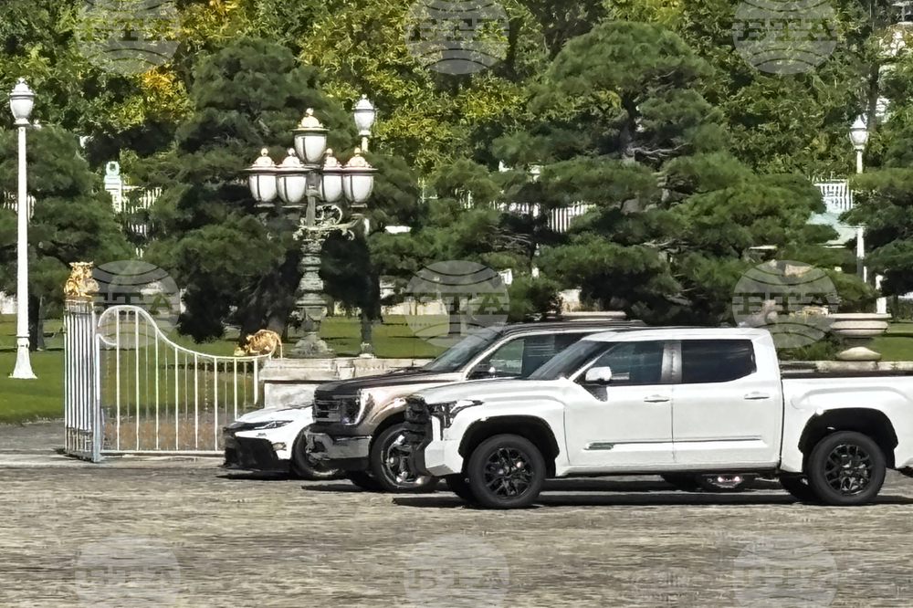 CORRECTION Japan US American Cars Explainer