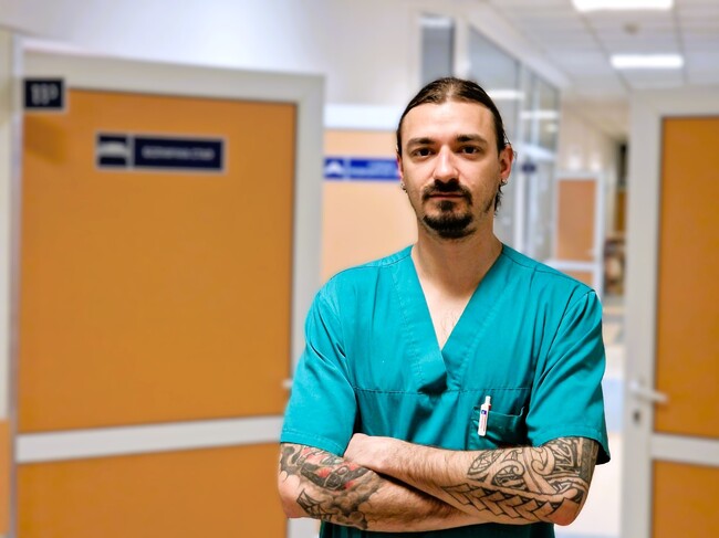 УМБАЛ "Царица Йоанна – ИСУЛ": В клиниката по ортопедия и травматология на ИСУЛ спасиха ръката на 17-годишно момче