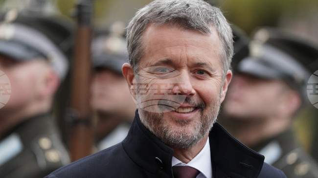 Кралят на Дания ще посети Гренландия следващия месец