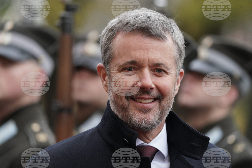 Кралят на Дания ще посети Гренландия следващия месец