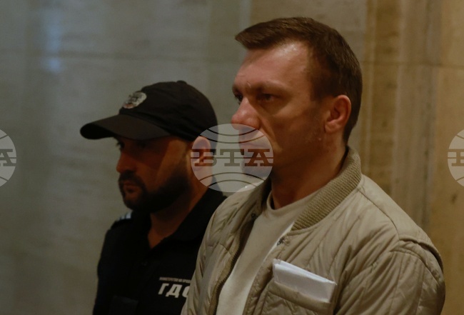 По същество започна делото срещу д-р Станимир Хасърджиев и Анастасиос Михайлидис, обвинени в принуда и използване на оръжие
