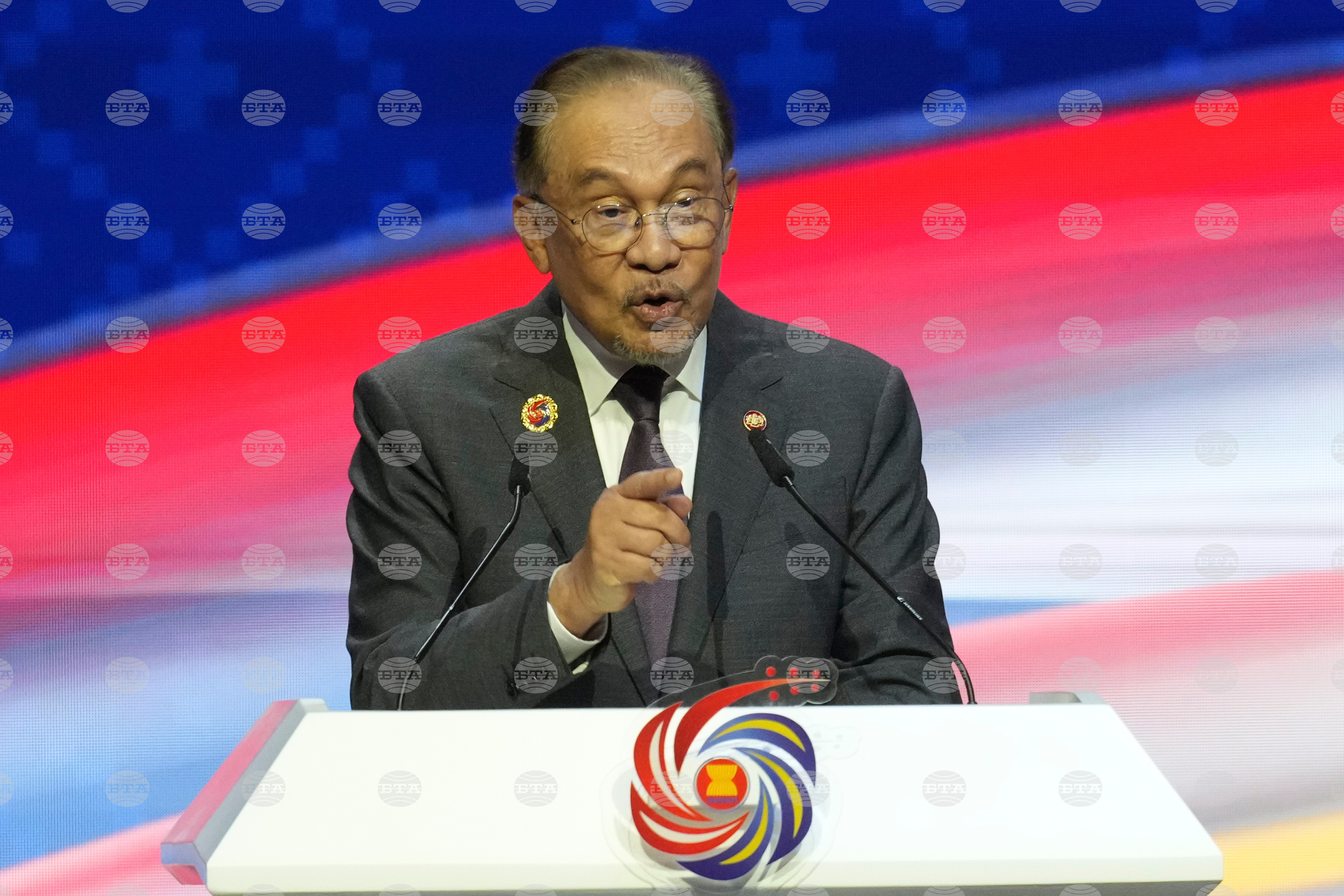 Премиерът на Малайзия Ануар Ибрахим призова за сдържаност на фона на сблъсъците между Тайланд и Камбоджа