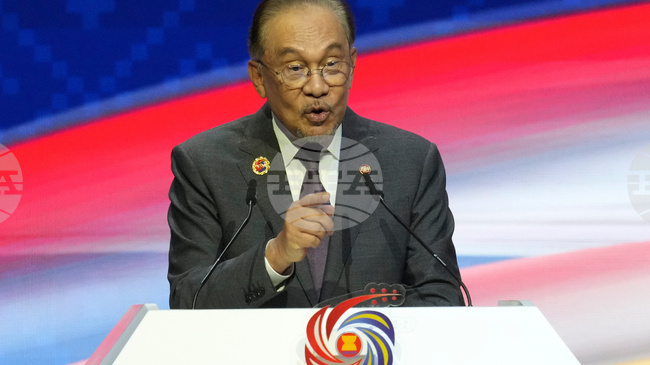 Премиерът на Малайзия Ануар Ибрахим призова за сдържаност на фона на сблъсъците между Тайланд и Камбоджа 