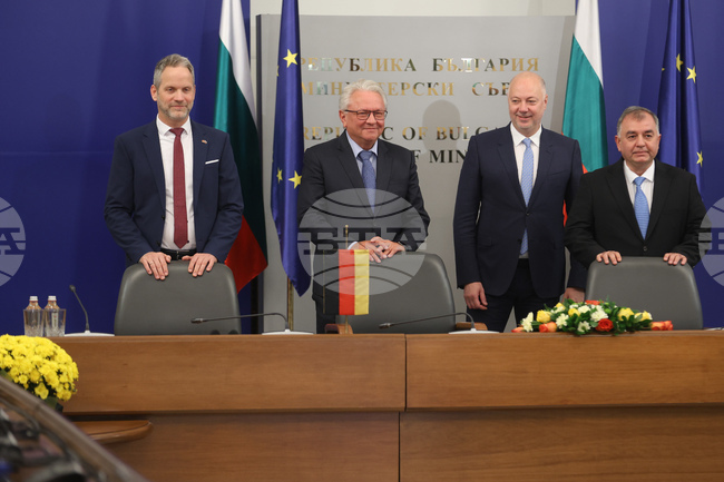 България ще се превърне в център на компетентност в отбранителната промишленост на Европа, каза директорът на „Райнметал“ Армин Папергер 