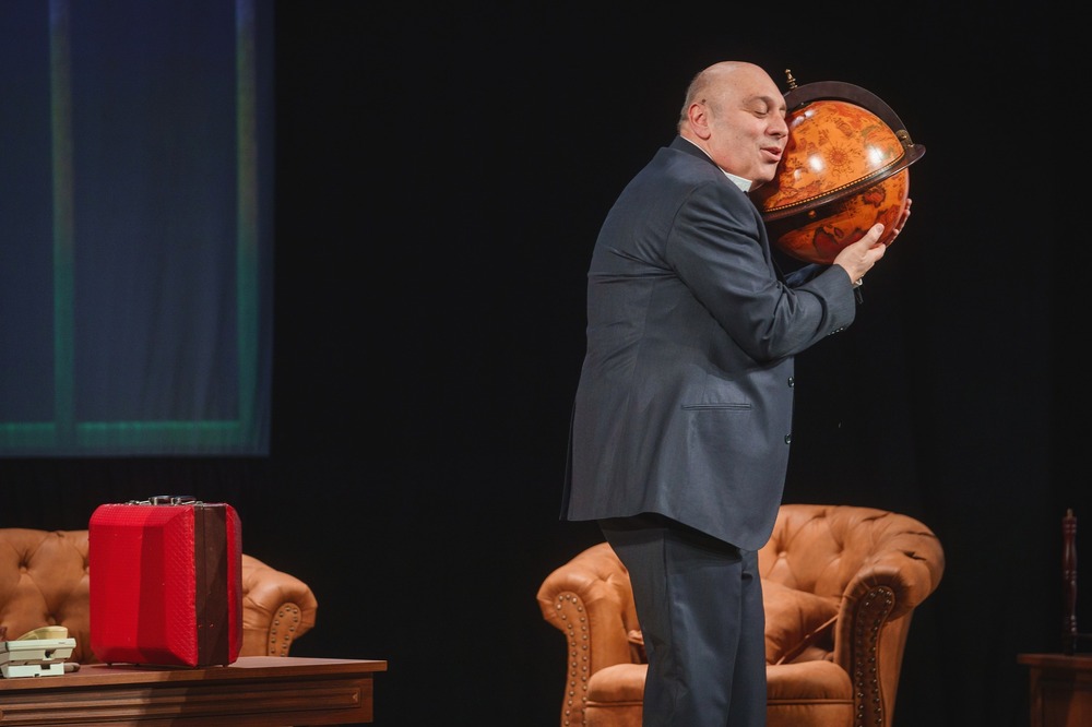 Актьорът Кръстю Лафазанов ще представи своя комедиен спектакъл на 15 ноември в Хелзинки