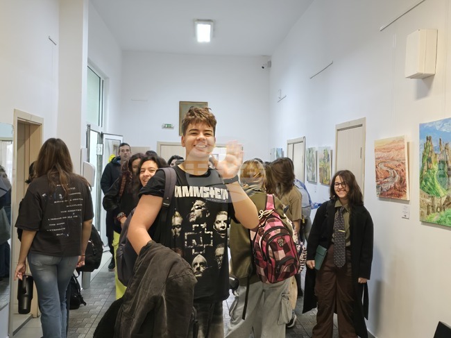 В галерия „Нова“ в Сливен беше открита изложба с творби от Втория национален конкурс „По стъпките на Сирак Скитник“