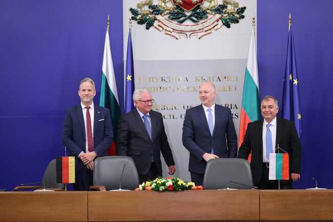 МС: България и германският концерн „Райнметал“ подписаха стратегически договор за изграждане на завод за барут и боеприпаси