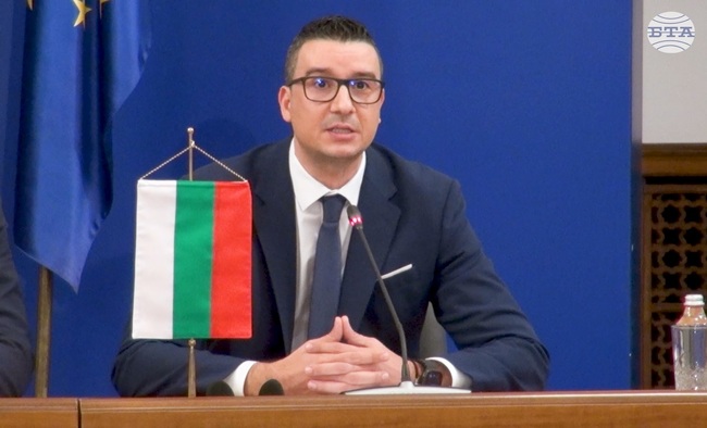 С това партньорство ще изградим по-сигурно бъдеще за Европа, каза министър Петър Дилов за договора с „Райнметал“