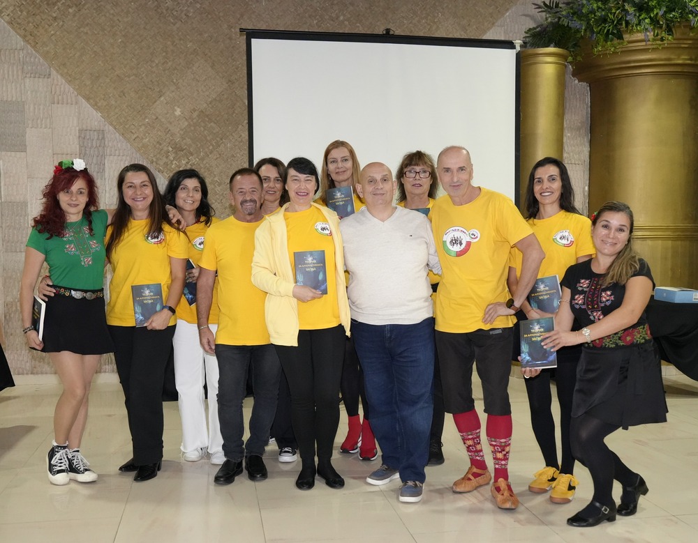 Представители на Фолклорна танцова група „Пъстър хоровод“ от Коядо Виялба, Испания, участваха в танцов семинар, воден от Христо Димитров