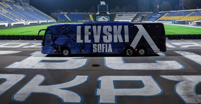 ПФК Левски представи новия си клубен автобус
