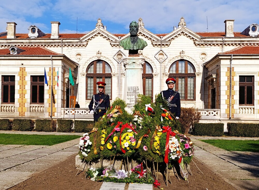 Община Шумен отбелязва Деня на народните будители с богата програма в училища, читалища и детски градини