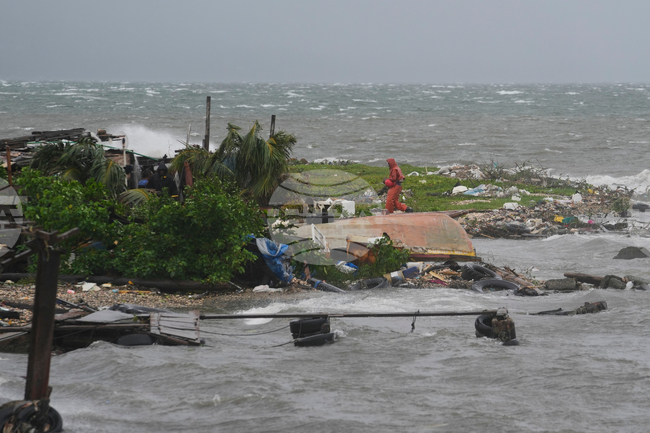 Предупреждение за наводнения е издадено в Доминиканската република след преминаването на урагана "Мелиса"