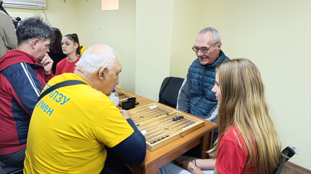 Община Шумен: Общо 12 участници се включиха в приятелската спортна среща по табла и шах