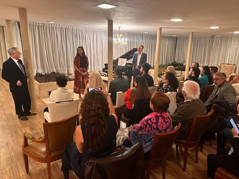 Пиано концерт с участието на проф. Ромео Смилков се състоя в Българското посолство в Мексико