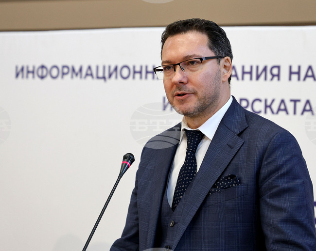 От началото на годината са образувани 170 досъдебни производства за хакерски атаки и финансови измами в интернет, каза министър Даниел Митов