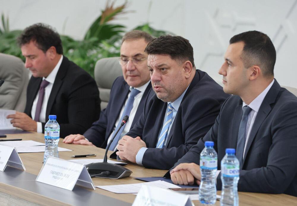 Министерски съвет: 290 възпитателни дела са разгледани в София от началото на годината, съобщи вицепремиерът Зафиров