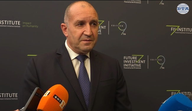 Изцяло в отговорността на правителството е как договорът с „Райнметал“ отстоява българския национален интерес, каза Румен Радев