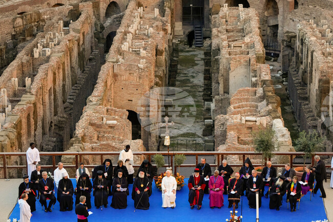 Italy Pope Peace Meeting