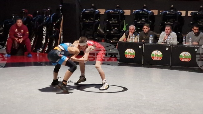 Осем борци от германски клуб Аделхаузен са в Перник за съвместни борби