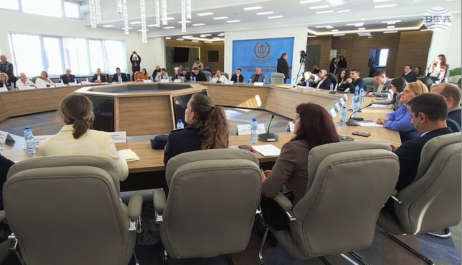 И семейството, и институциите са отговорни за насилието при подрастващите, коментираха министри и експерти на кръгла маса „Детство без насилие“