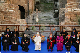 Italy Pope Peace Meeting