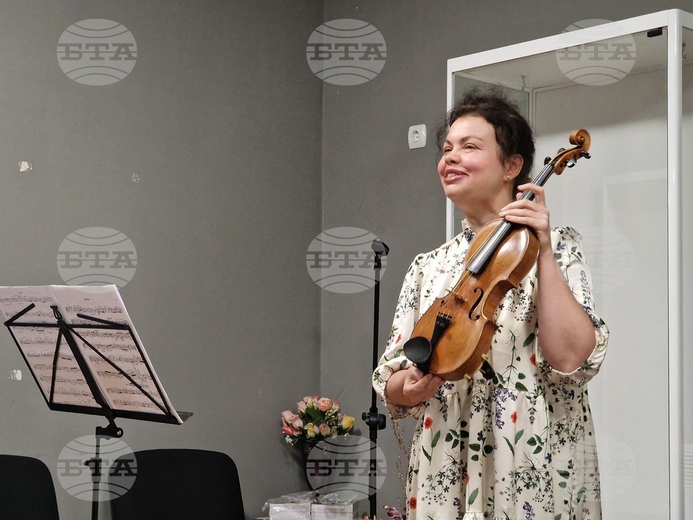 Романът „Вестоносец от бъдещето“ на музиканта и писател Зорница Пачинова беше представен в Свищов