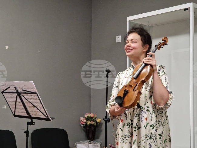 Романът „Вестоносец от бъдещето“ на музиканта и писател Зорница Пачинова беше представен в Свищов