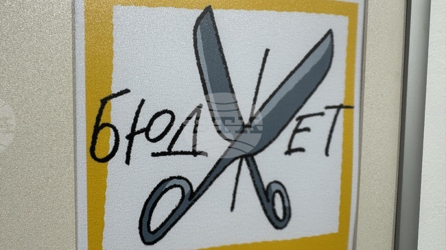 Творби на карикатуриста Рачо Рачев показаха в Казанлък в юбилейна изложба по повод 80 години от рождението му