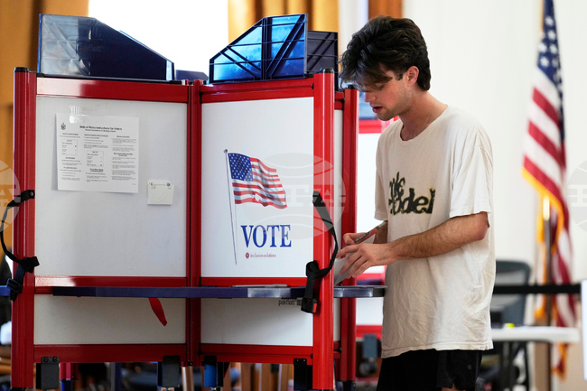 Тексас гласува за забрана хората без гражданство да участват във вот, а Мейн отхвърли предложение да се показват лични карти в избирателните секции