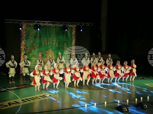 Габрово - ансамбъл "Чинари" - спектакъл