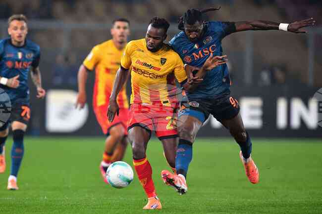 Наполи се наложи при гостуването си на Лече в италианската Серия А