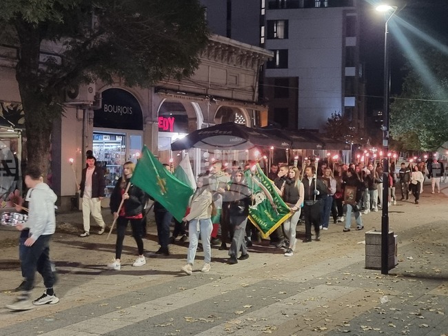 Плевен - факелно шествие - ученици