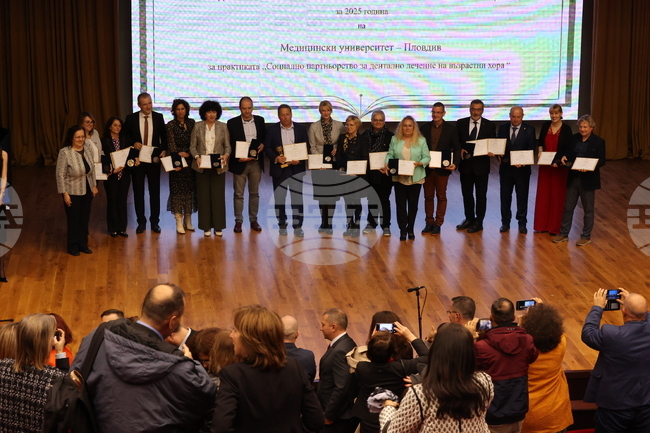 Evaluation and Accreditation Agency Holds First Awards for Good Practices Linking Science, Education, Business and Society