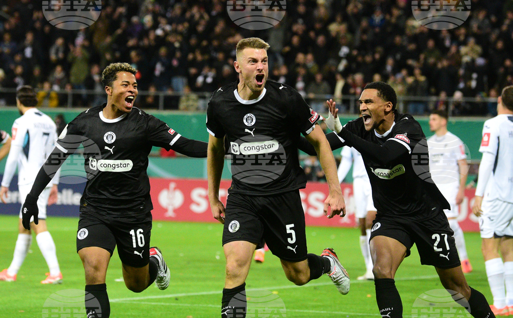 CORRECTION Germany Soccer Bundesliga