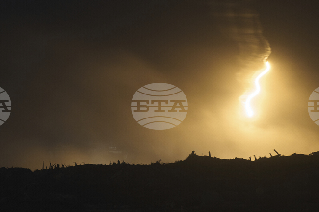 Най-малко 50 души са загинали, а 200 души са били ранени при израелските въздушни удари по Газа, съобщи Гражданската защита на анклава