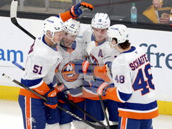 Islanders Bruins Hockey