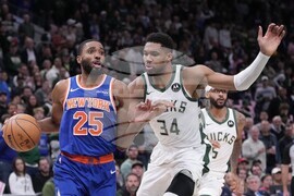 Knicks Bucks Basketball