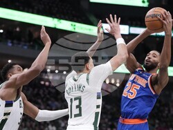 Knicks Bucks Basketball