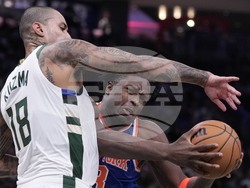 Knicks Bucks Basketball