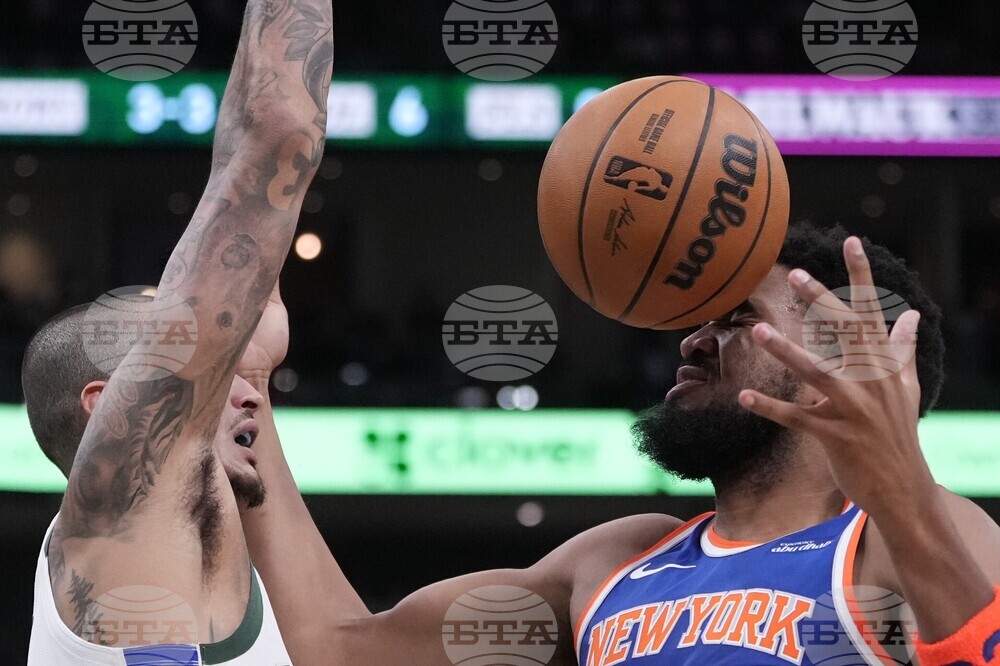 Knicks Bucks Basketball