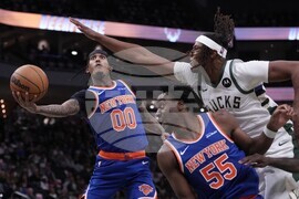 Knicks Bucks Basketball