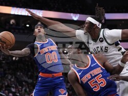 Knicks Bucks Basketball