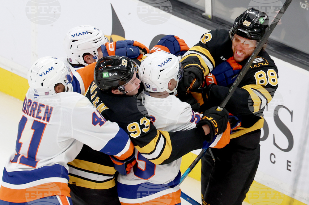 Islanders Bruins Hockey