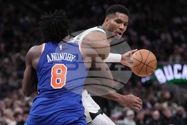 Knicks Bucks Basketball