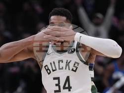 Knicks Bucks Basketball